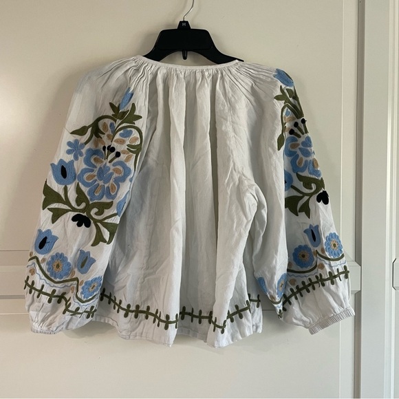 Roller Rabbit white top floral embroidery  30723. - Picture 2 of 6